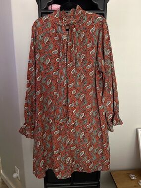 Paisley Tie-Neck Shift Dress in Red